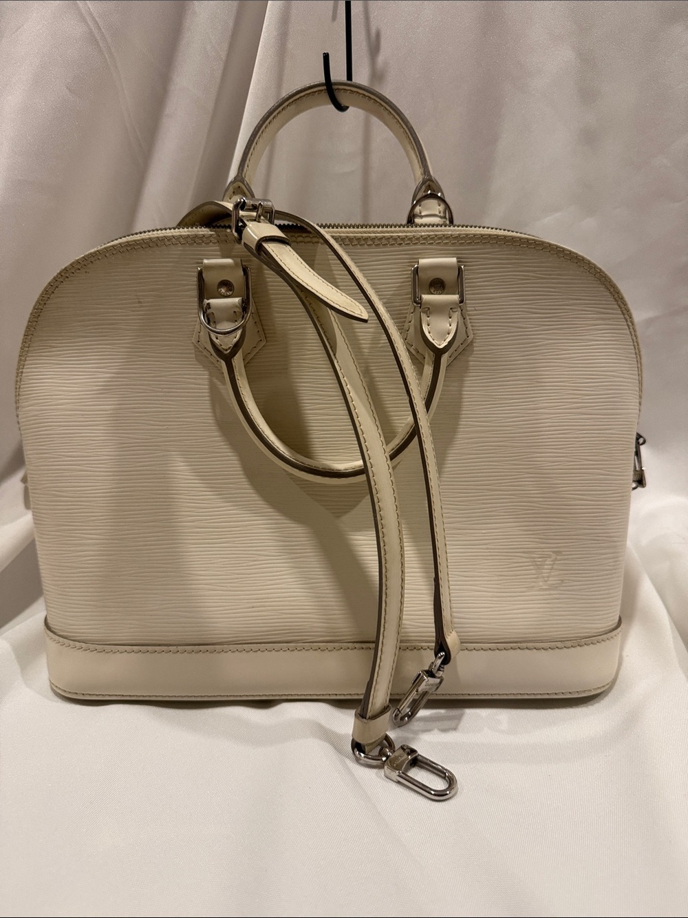 Louis Vuitton ALMA Epi  w/ strap